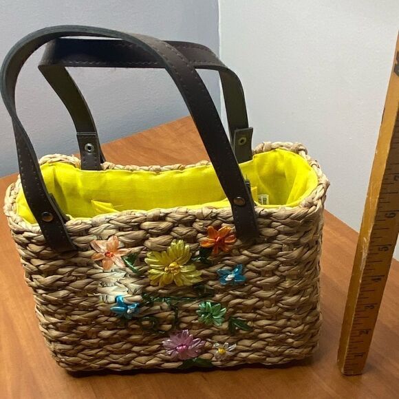 Wicker Floral mini bag made in Philippine’s yellow lining - Picture 9 of 9